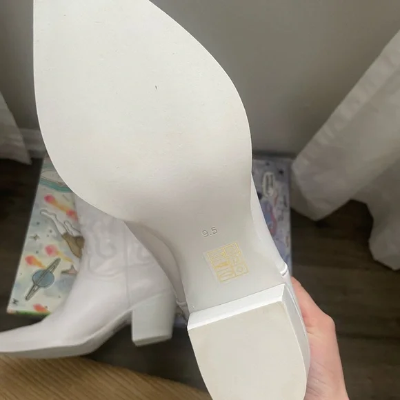 Jeffrey Campbell NWT Dagget Cowboy Boots in white - Picture 2 of 5